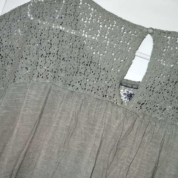 Torrid Size 1X Short Sleeve Shirt - Picture 4 of 5